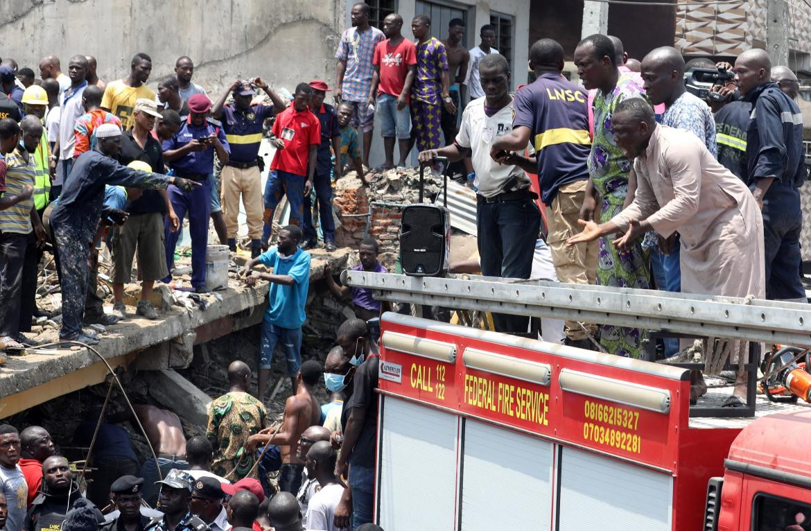 Derrumbe en una escuela de Nigeria (Reuters)