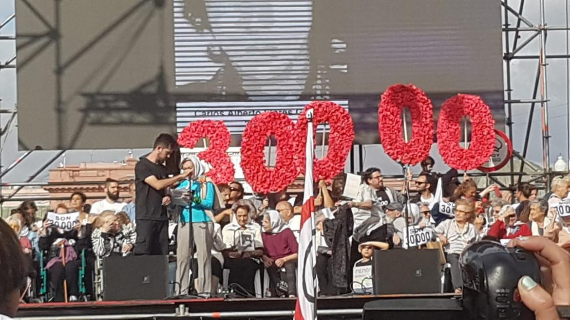 Abuelas y Madres de Plaza de Mayo, discurso, Foto: Claudia Seta, Diario26	