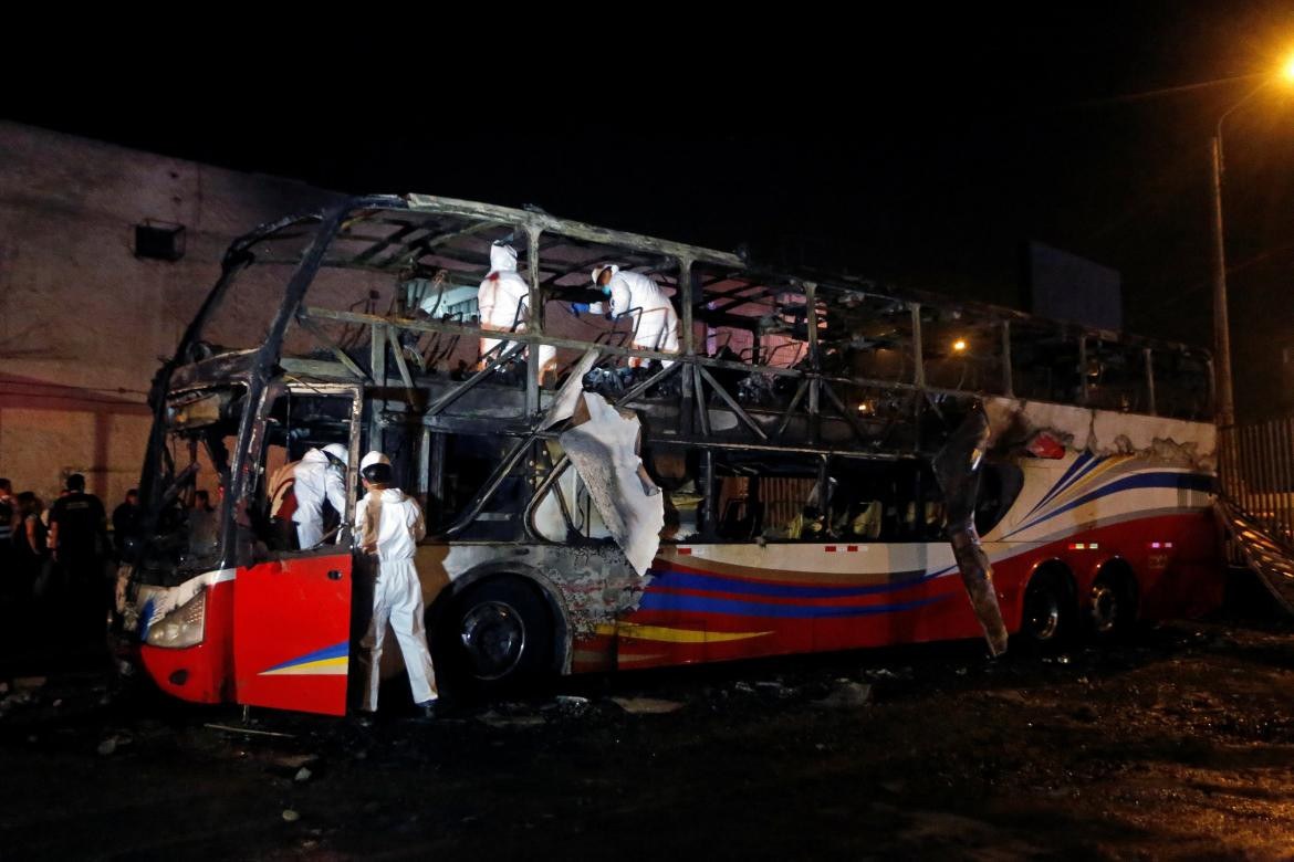 Incendio micro Lima - Reuters