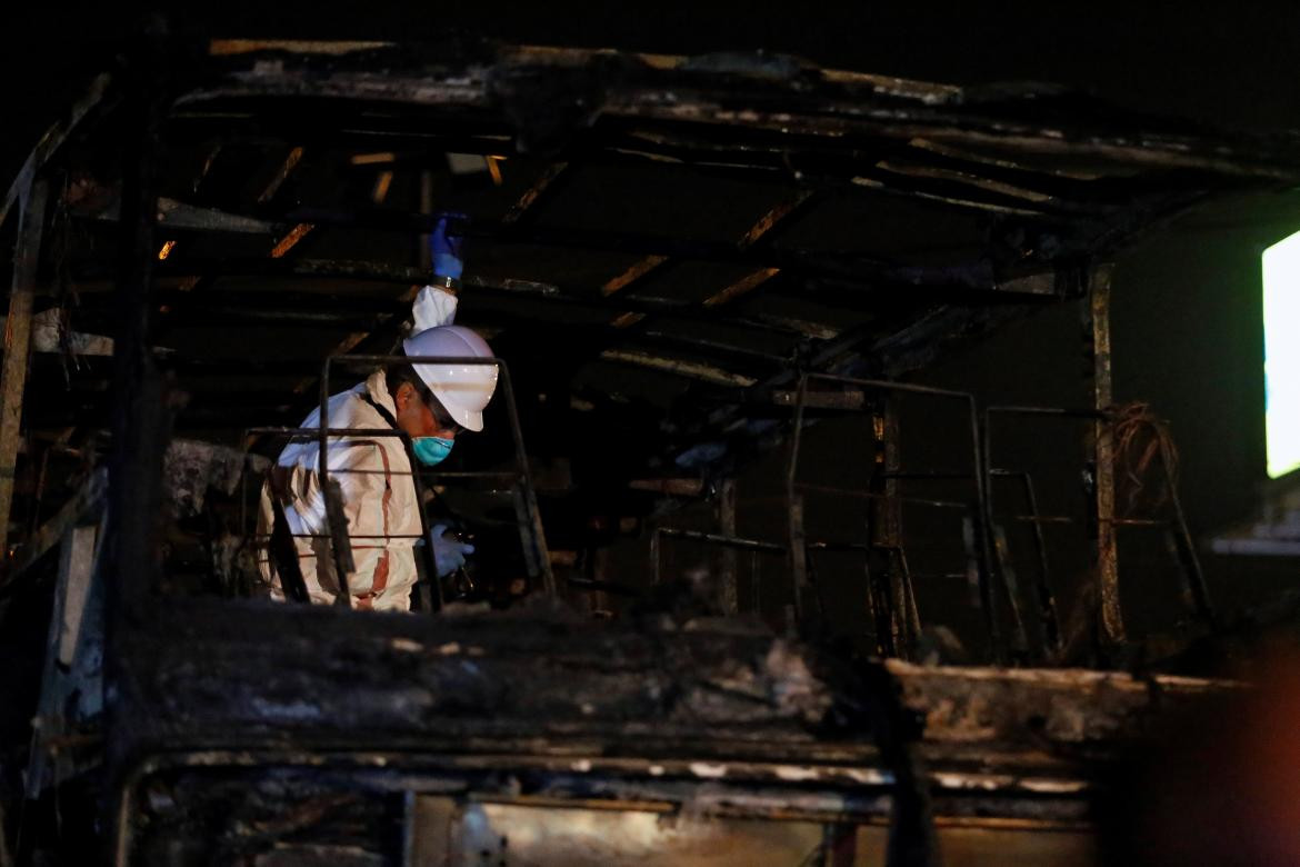 Incendio micro Lima - Reuters