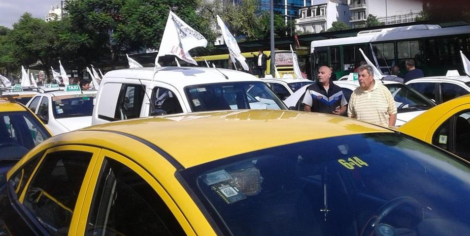 Protesta de taxistas en el Centro Porteño