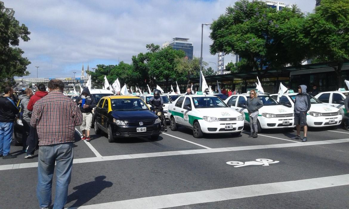 Protesta de taxistas en el Centro Porteño