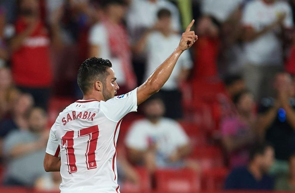 Festejo de Sarabia en la victoria del Sevilla ante el Betis en el clásico