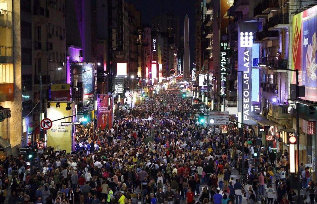 Arte en la inauguración de Corrientes peatonal