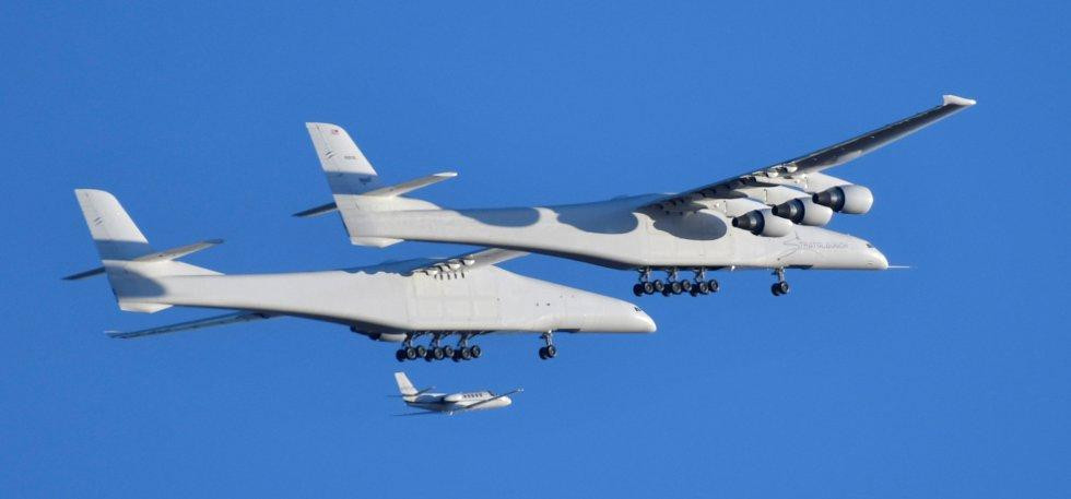 Despega con éxito el avión Stratolaunch, el más grande de la historia