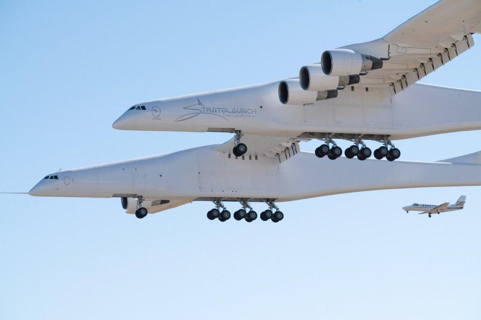 Despega con éxito el avión Stratolaunch, el más grande de la historia