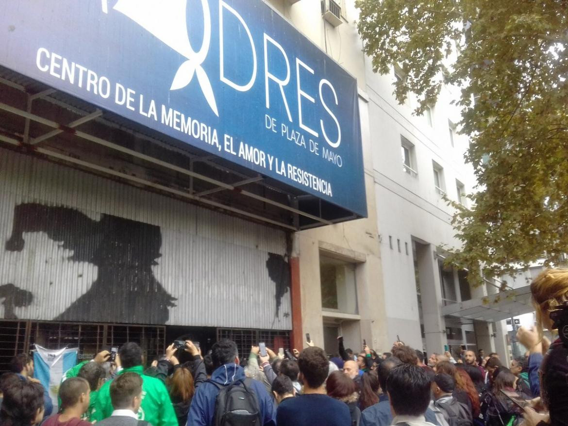 Madres de Plaza de Mayo, sede, procedimiento judicial Twitter