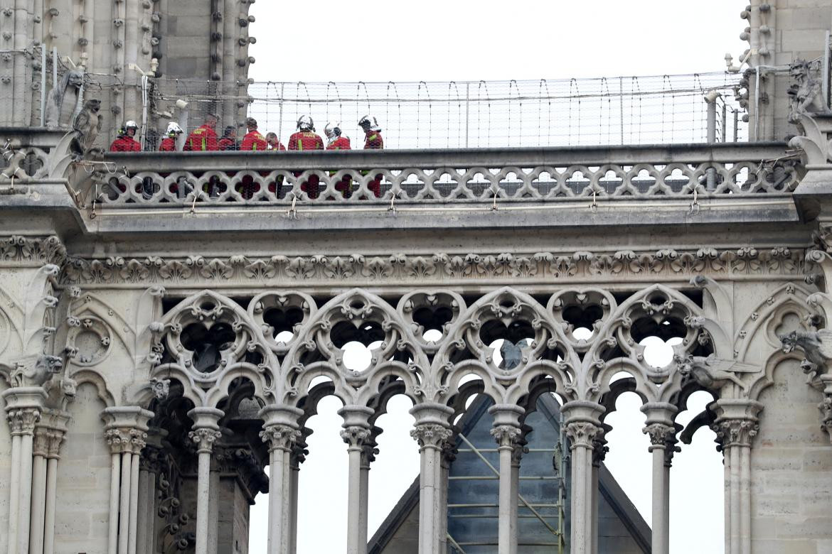 Fuego sofocado en Catedral de Notre Dame (Reuters)