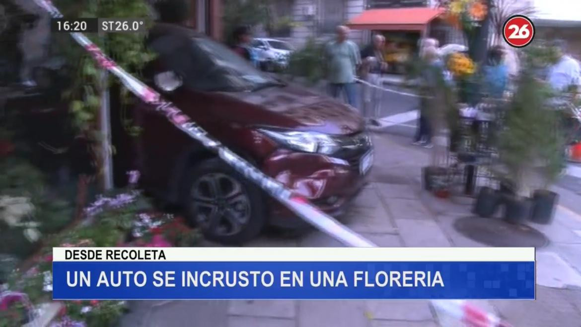 Auto se incrustó en florería, Recoleta