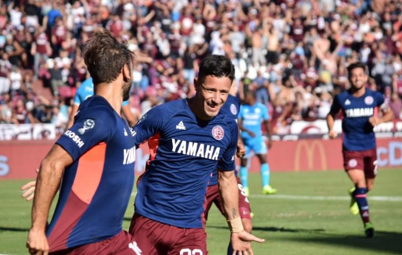 Festejo de Lanús ante Belgrano en Copa Superliga