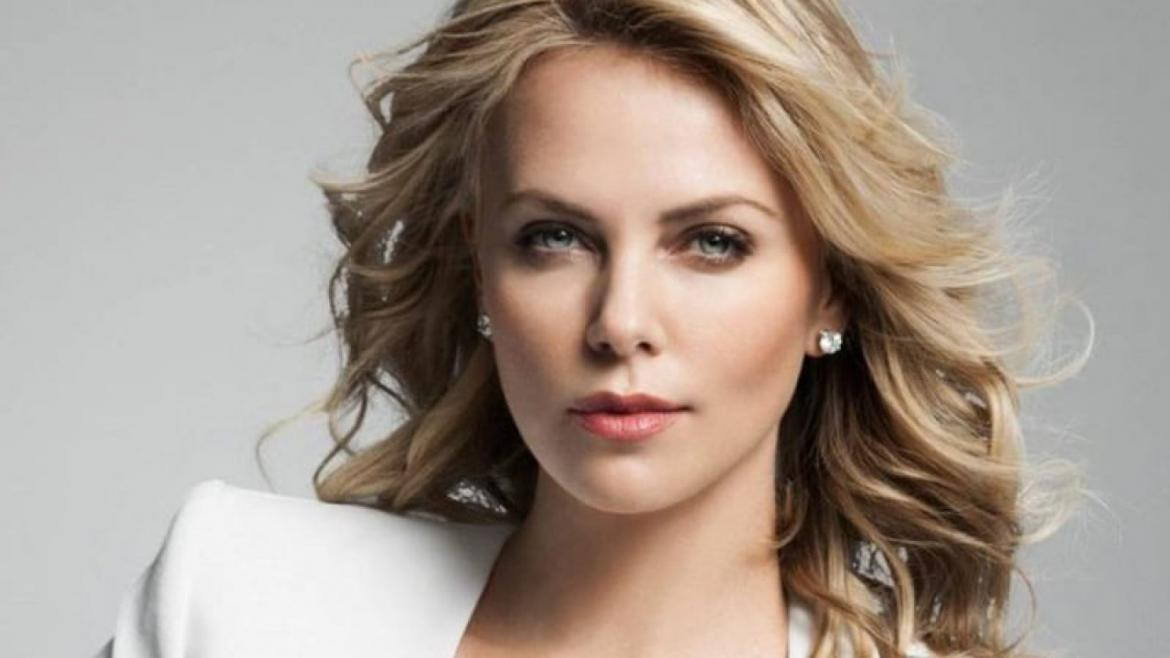 Charlize Theron confirma que su hijo Jackson es transgénero