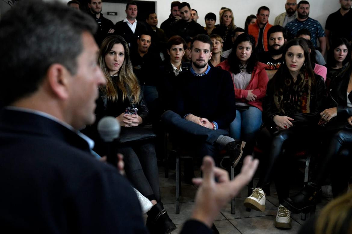 Sergio Massa en Esteban Echeverría junto a jóvenes, Frente Renovador