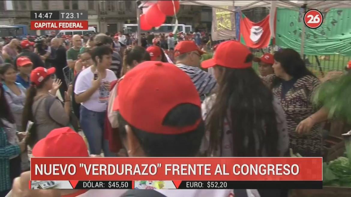 Nuevo verdurazo frente al Congreso, Canal 26