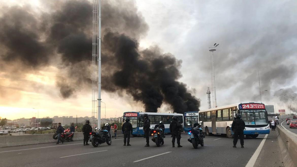 Paro del 30 de abril, corte total en Puente La Noria, política, Foto: Twitter