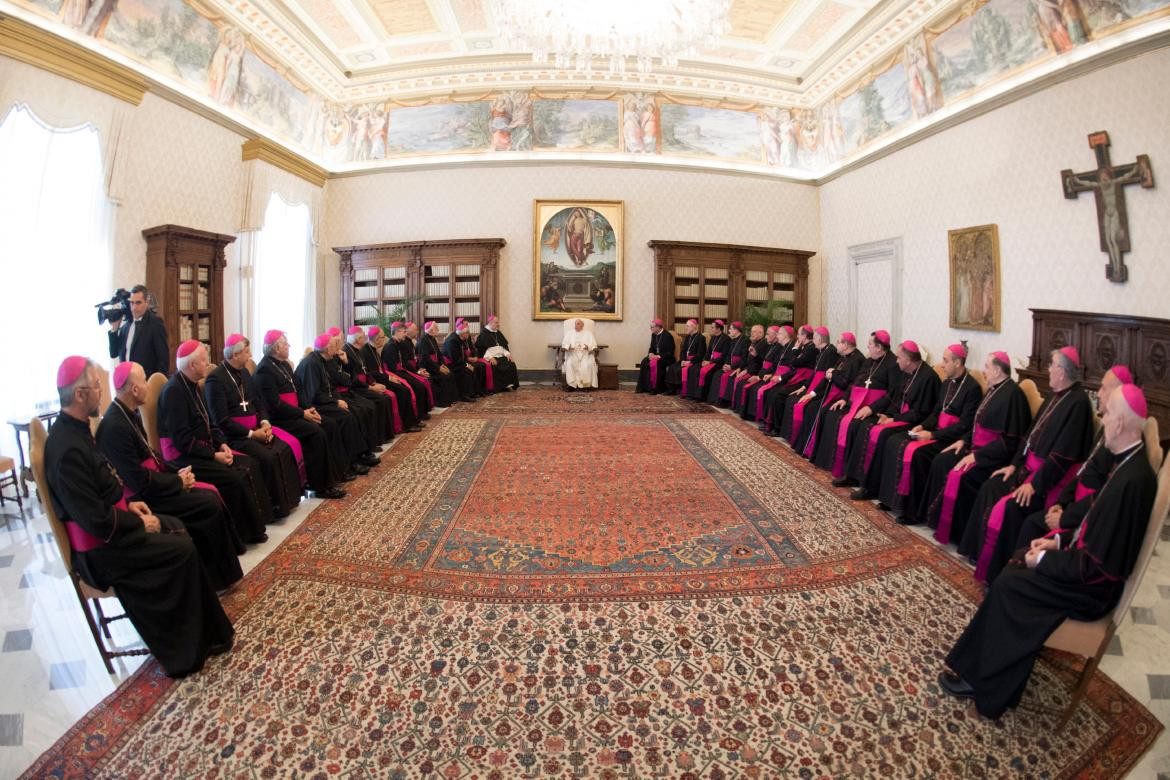 Papa Francisco junto a obispos argentinos (Reuters)