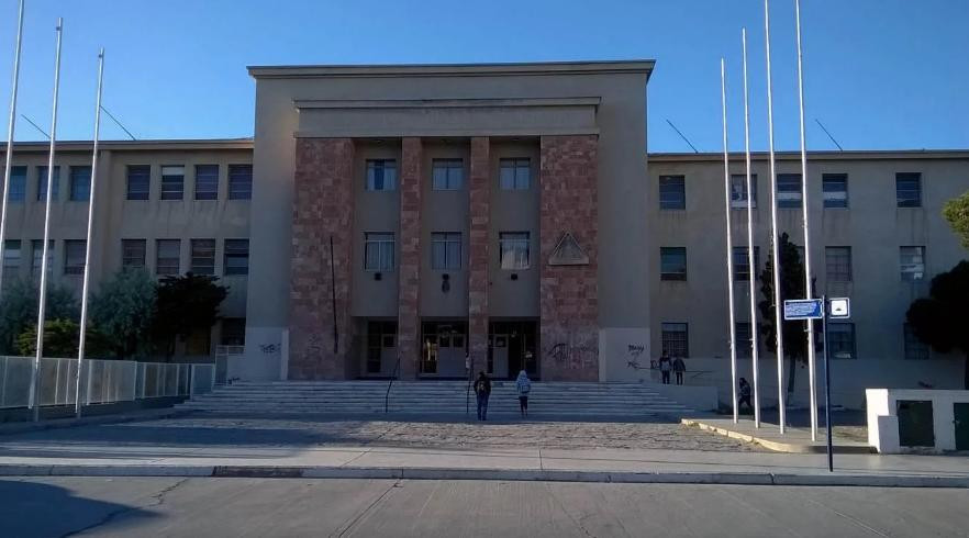 Escuela Chubut - padre se niega que le den clases de educación sexual a su hijo