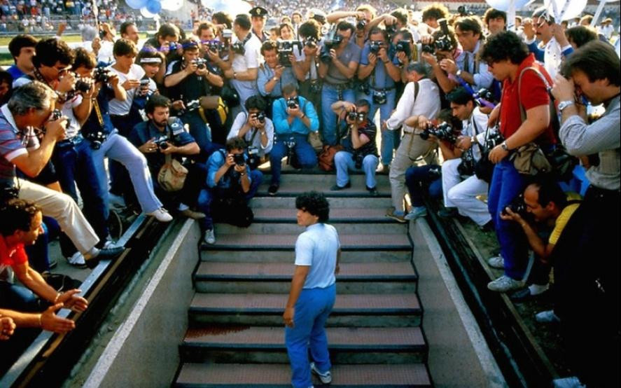 Diego Maradona en el San Paolo de Napoli 