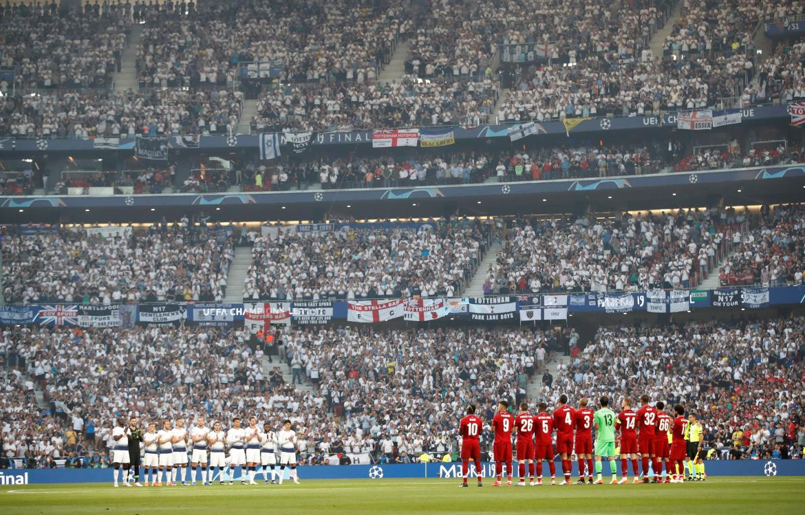 Minuto de silencio por la muerte de la Perla Reyes en la final de la Champions League (Reuters)