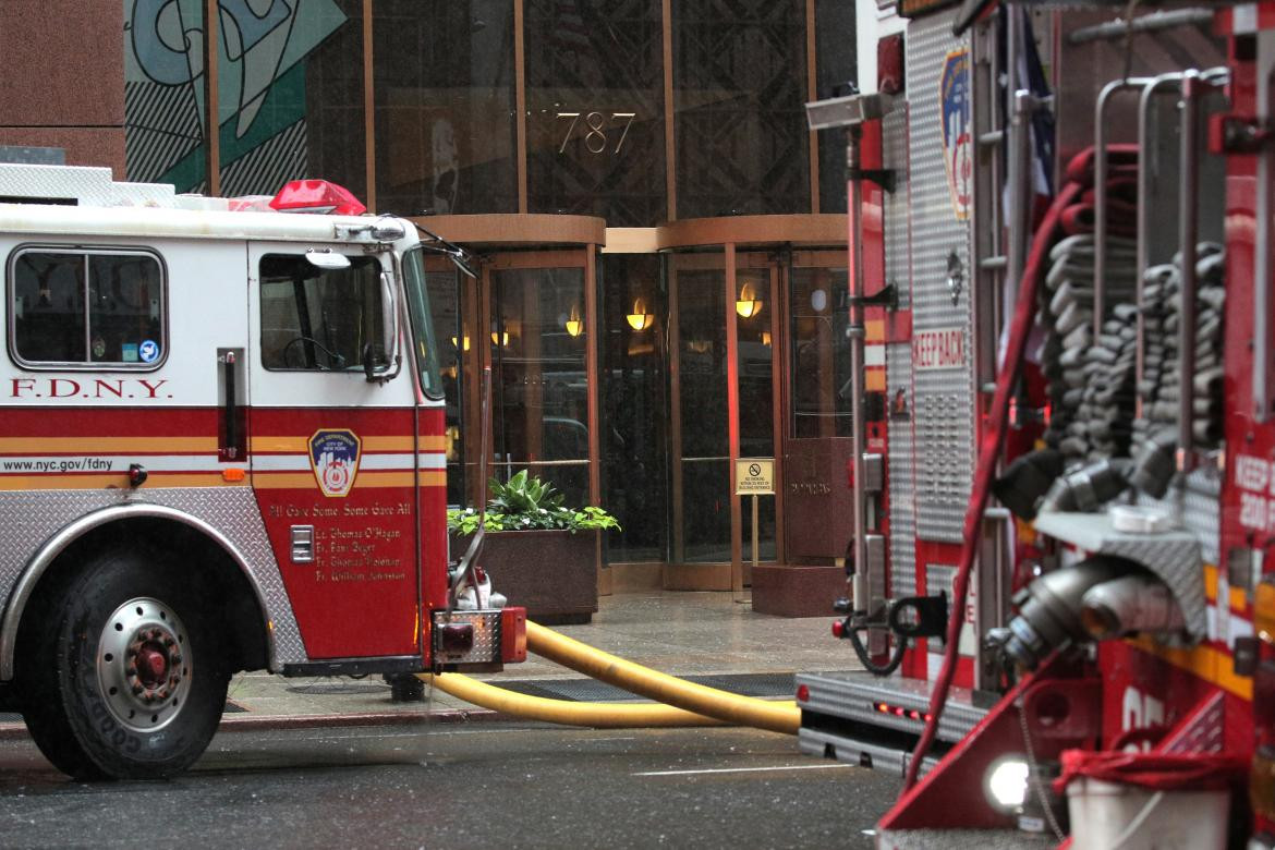 Un helicóptero chocó contra un edificio en Nueva York, reuters	