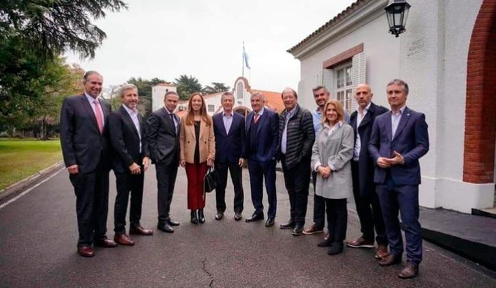 Miguel Angel Pichetto junto a Mauricio Macri, Vidal y parte del Gabinete