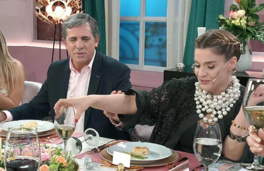 Leticia Brédice en la mesa de Mirtha Legrand