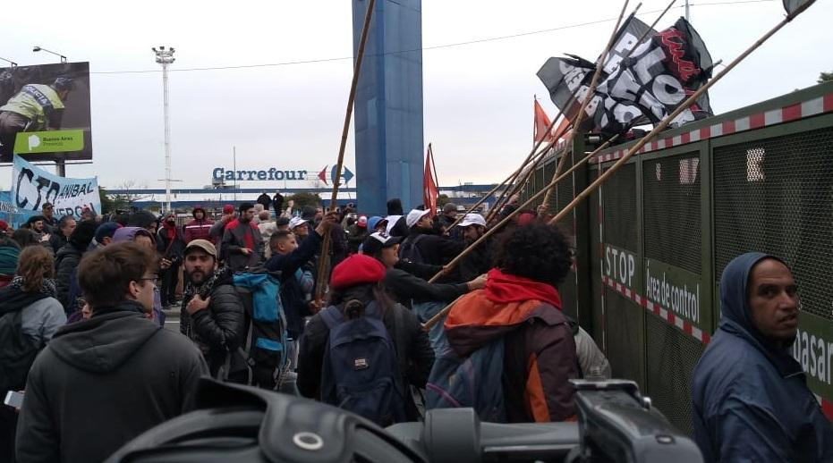 Tensión en el Puente Puyerredón por el homenaje a Kosteki y Santillán