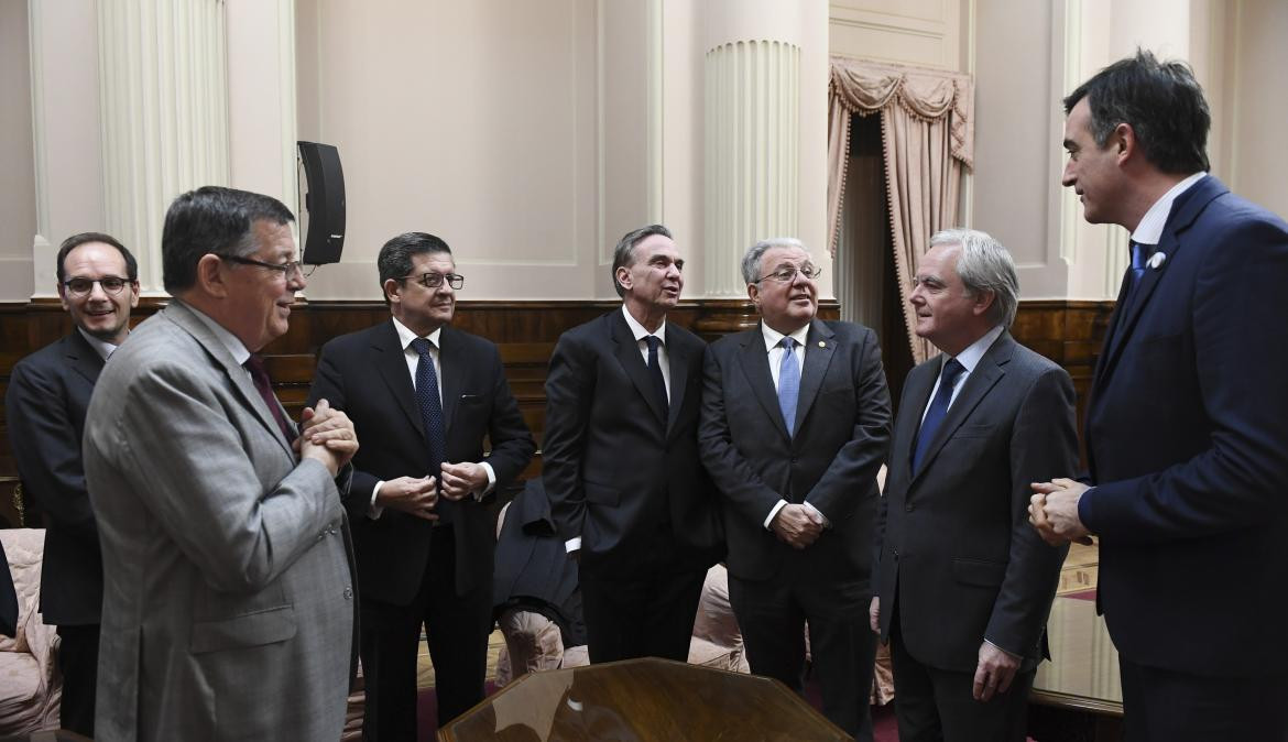 Los senadores Miguel Angel Pichetto y Federico Pinedo durante la entrega de la Mencion de Honor Senador Faustino Domingo Sarmiento del Senado de la Nacion al rector de la Universidad de Buenos Aires, Alberto Barbieri, NA