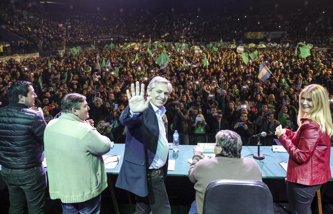 Alberto Fernández en acto de SMATA