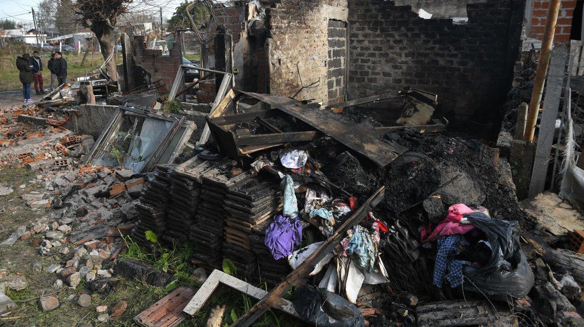 Incendio en Pilar - restros de la casa