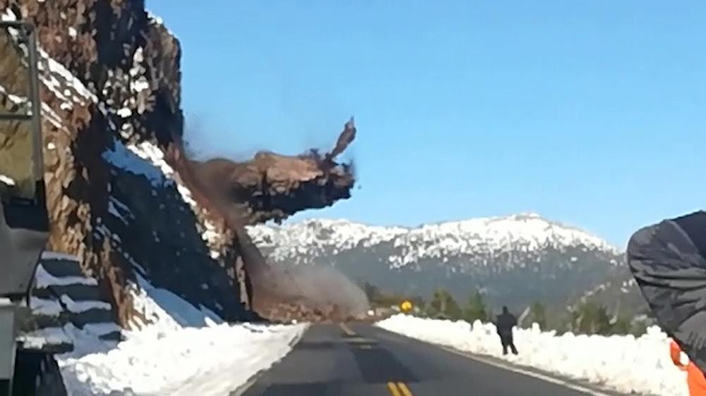 Derrumbe en brazo Huemul en Villa La Angostura, temporal de nieve	