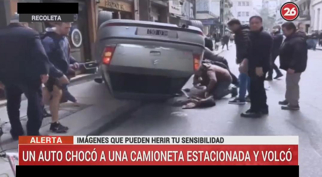 Choque y vuelco en Recoleta, Canal 26