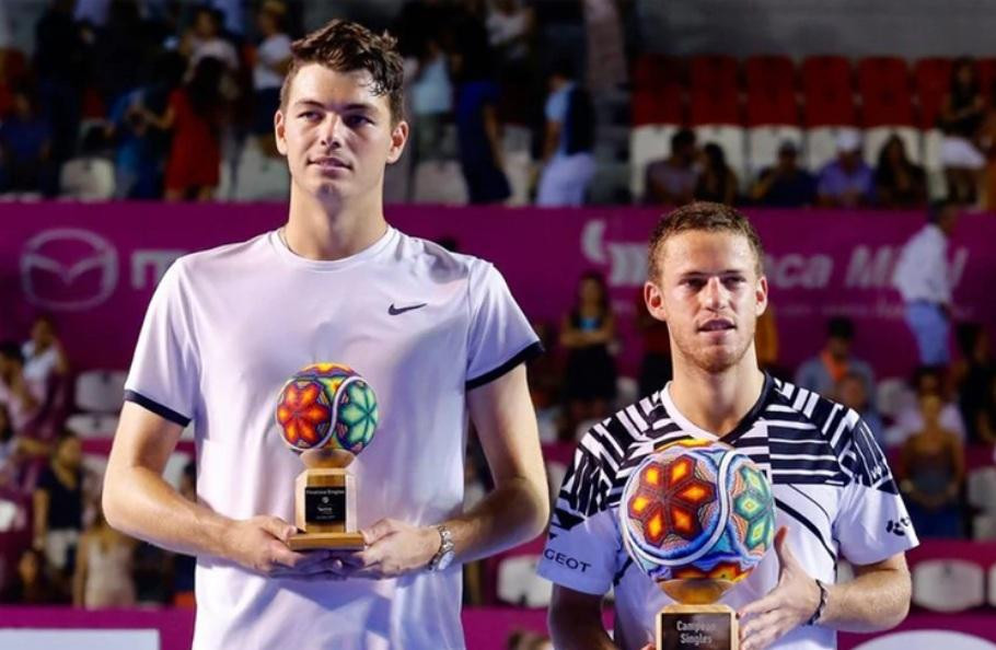 Diego Schwartzman, junto a Taylor Fritz en la ceremonia de entrega de premios. Twitter: AbiertoLosCabos