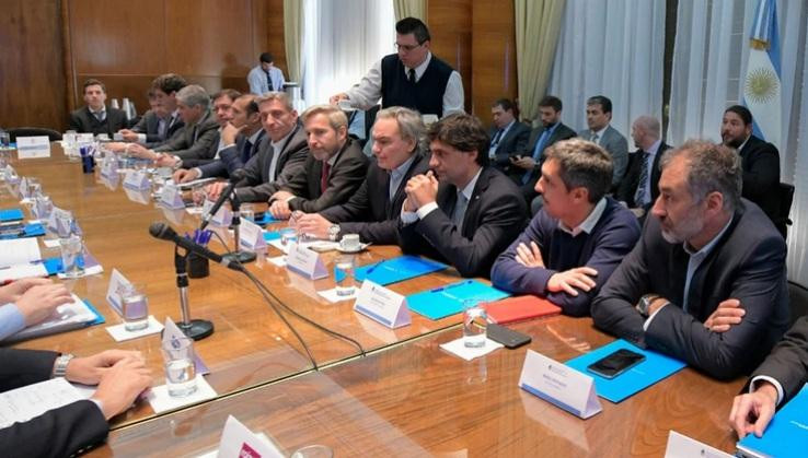 Reunión de provincias petroleras con el Gobierno