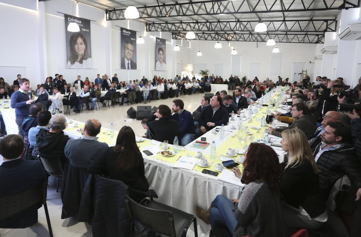 Axel Kicillof junto a intendentes en acto en Avellaneda, AGENCIA NA