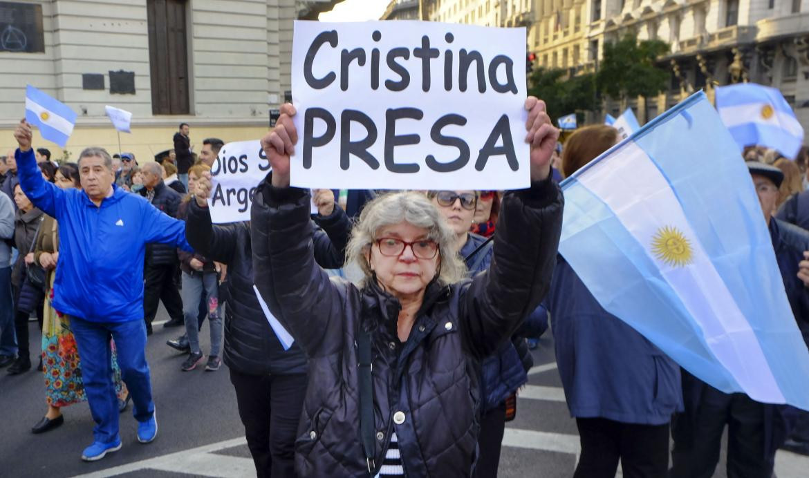 Marcha en apoyo al Gobierno, Plaza de Mayo, Agencia NA