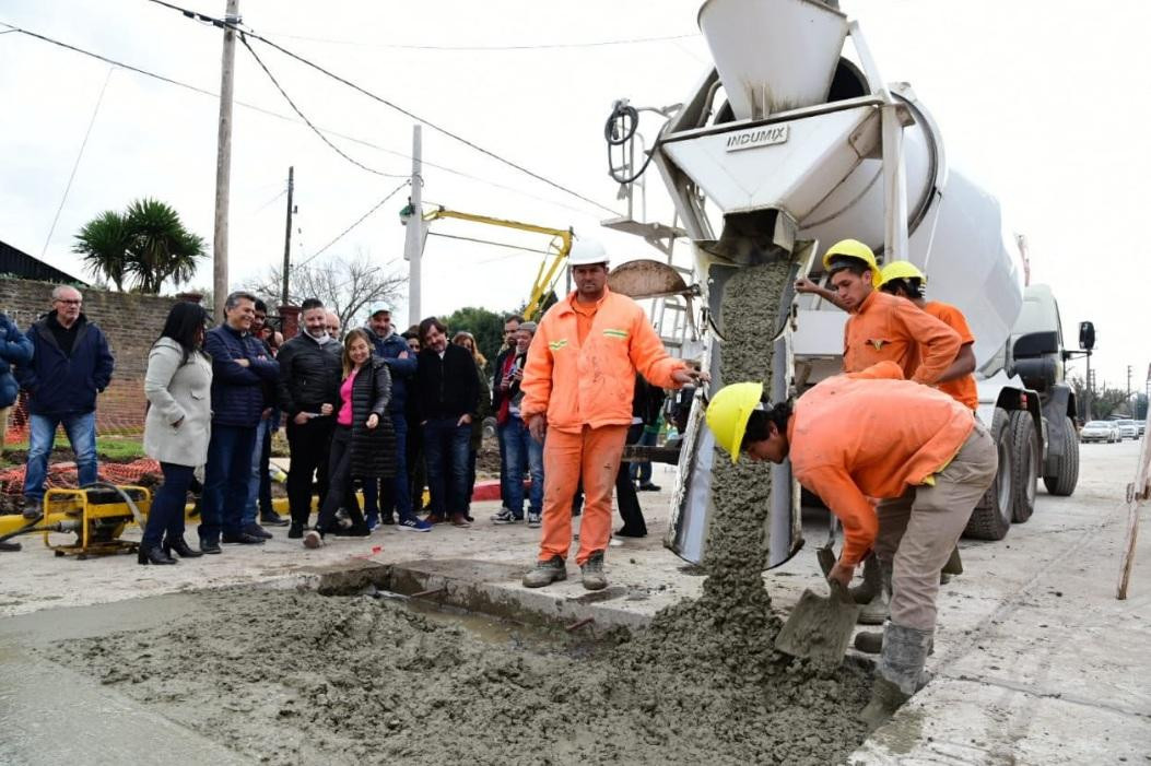 Obra hidráulica y repavimentación de la Av. Alte Brown, Merlo, Gustavo Menéndez