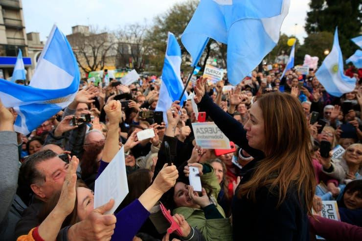 María Eugenia Vidal en Morón durante la marcha a su favot