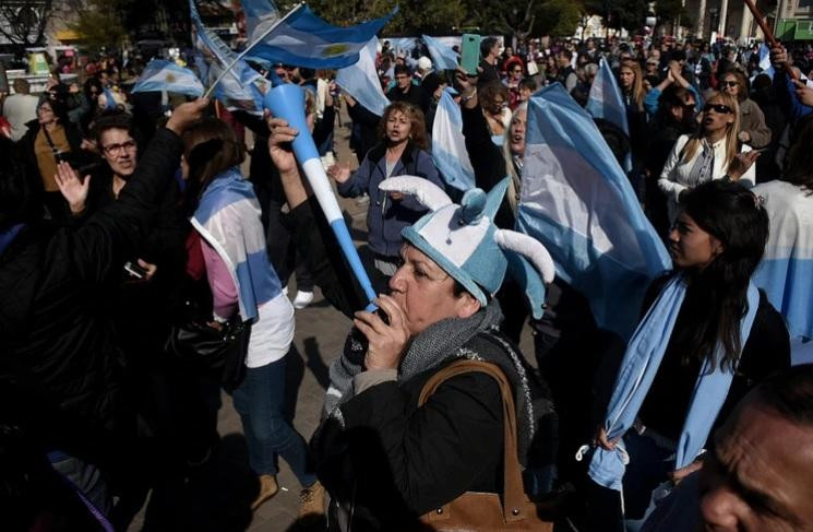 Marcha en Morón a favor de María Eugenia Vidal en el día de su cumpleaños