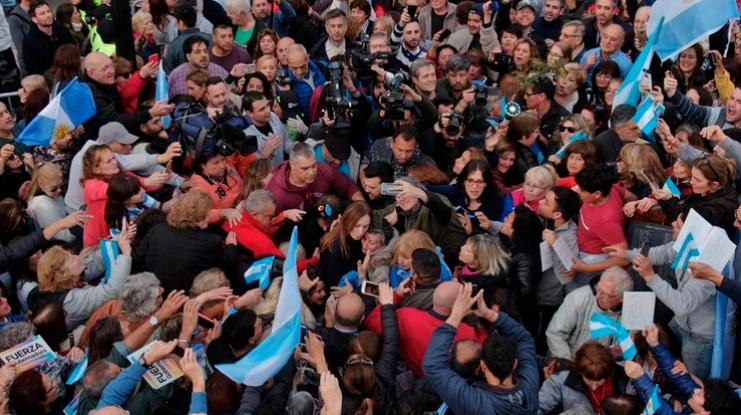 Marcha en Morón a favor de María Eugenia Vidal en el día de su cumpleaños