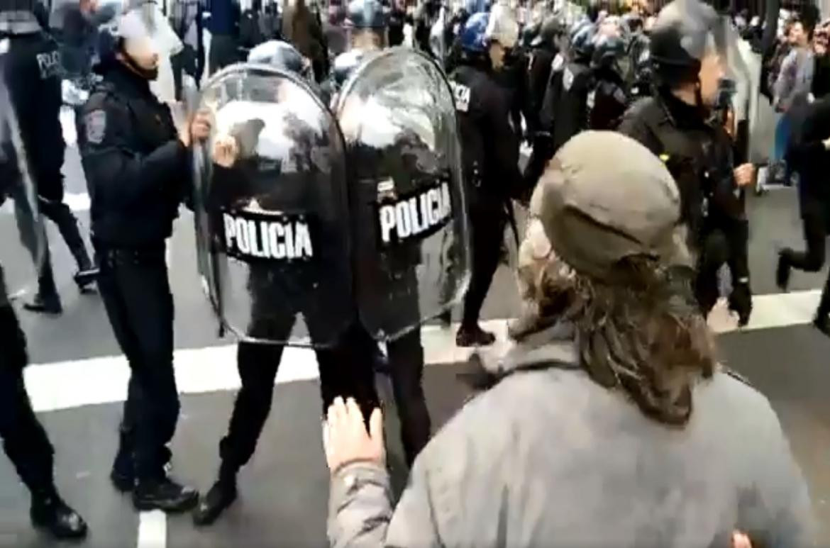 Incidentes en acampe frente al ministerio de Desarrollo social,