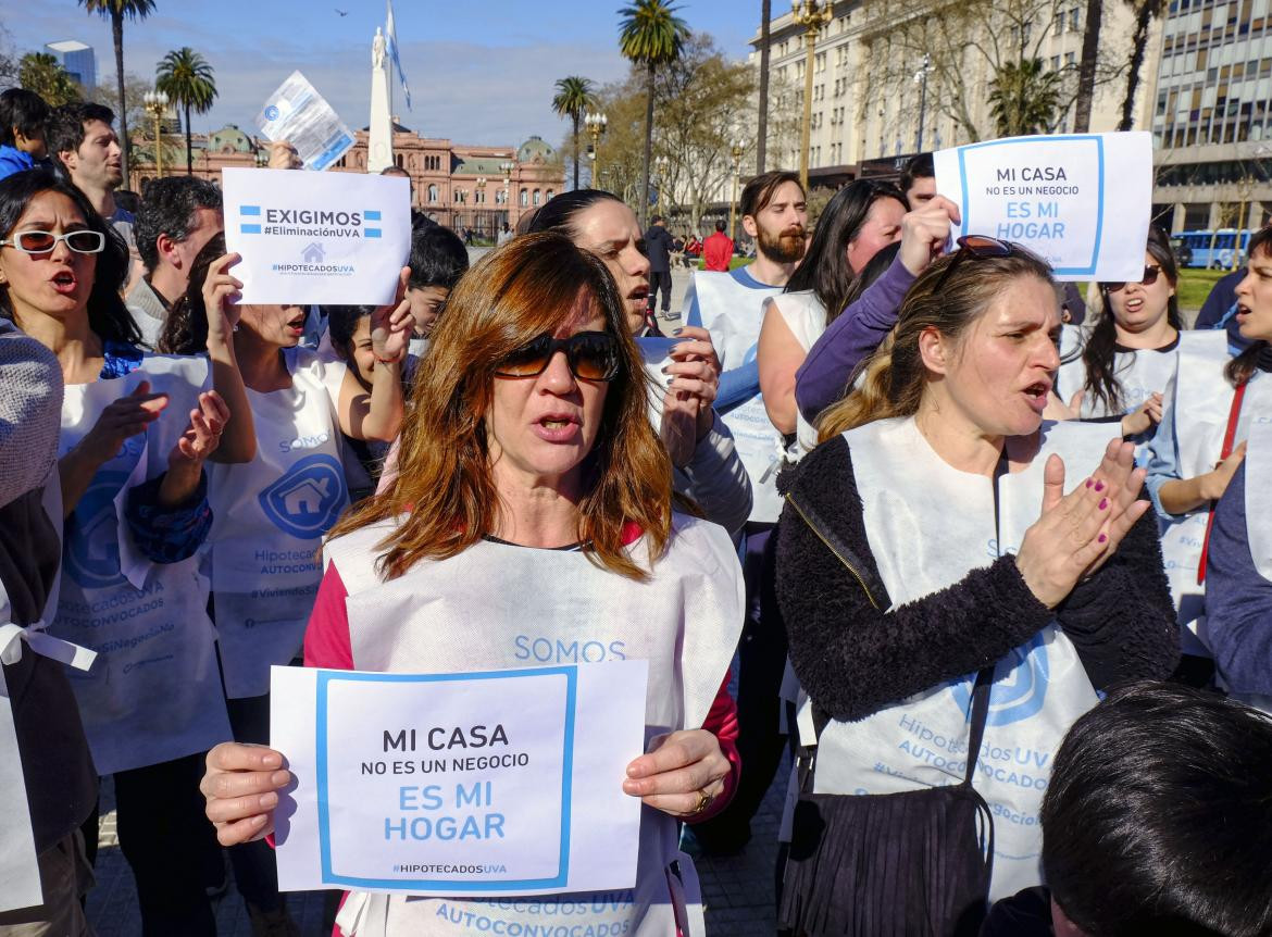 Marcha de familias con créditos UVA en Plaza de Mayo, AGENCIA NA