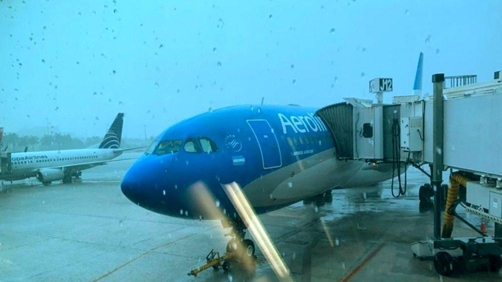 Vuelos cancelados y suspendidos en Aeroparque y Ezeiza por la tormenta