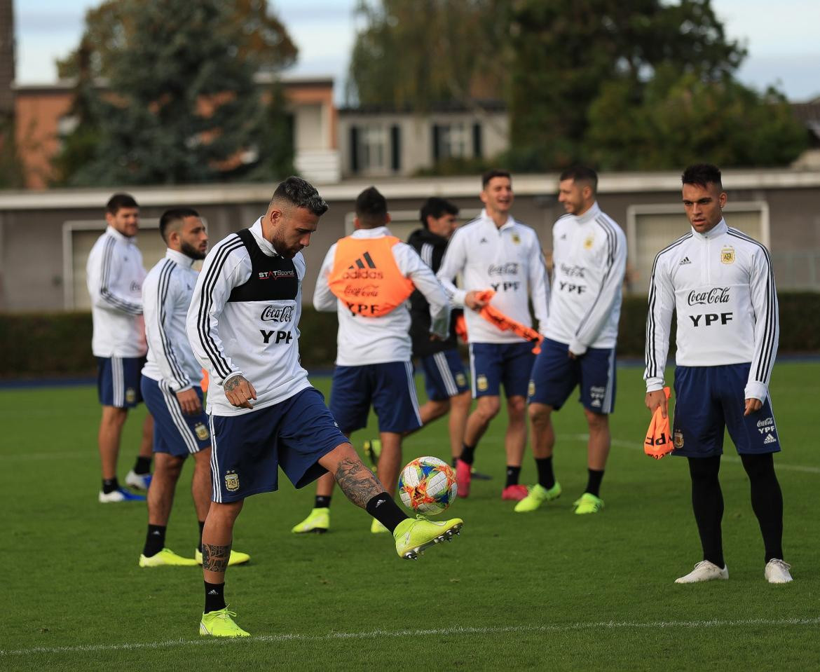 Selección Argentina, entrenamiento, amistoso vs Ecuador