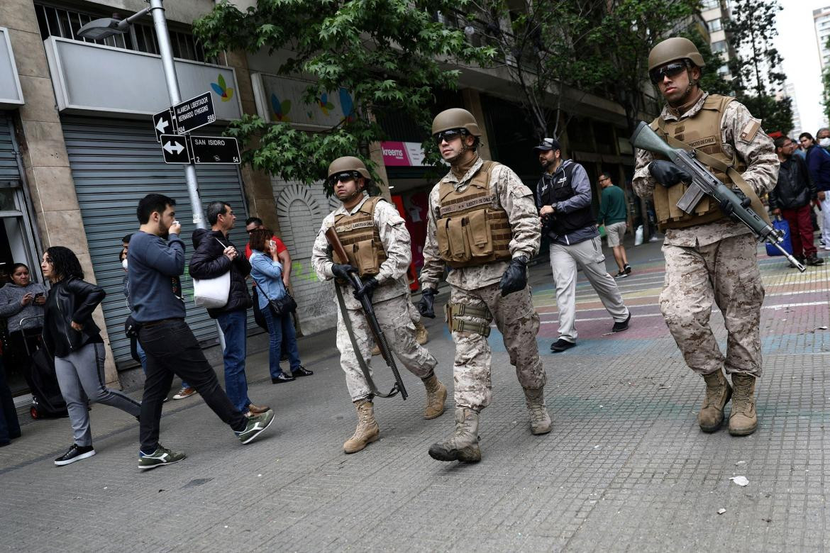 Violentas protestas en Santiago de Chile contra el aumento del boleto del subte, REUTERS