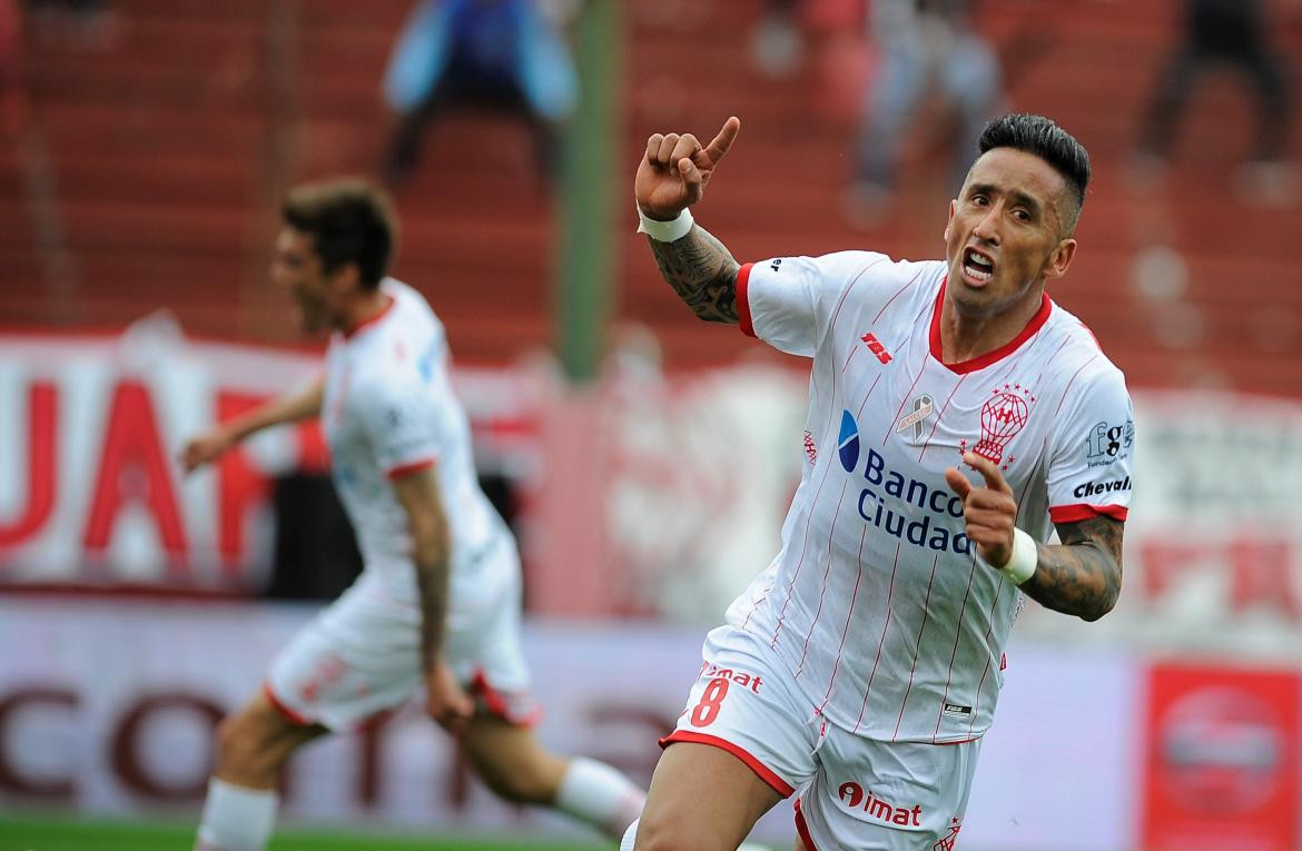 Festejo de Lucas Barrios para Huracán ante San Lorenzo por Superliga