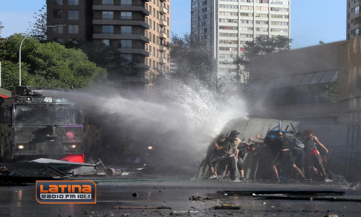 Chile, manifestacione sy protestas, Radio Latina