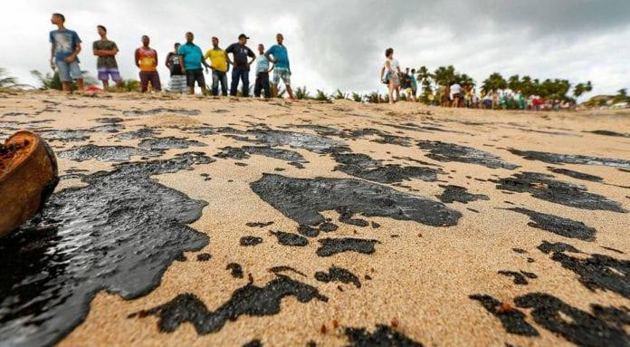 Brasil sospecha que buque griego es culpable de derrame petrolero