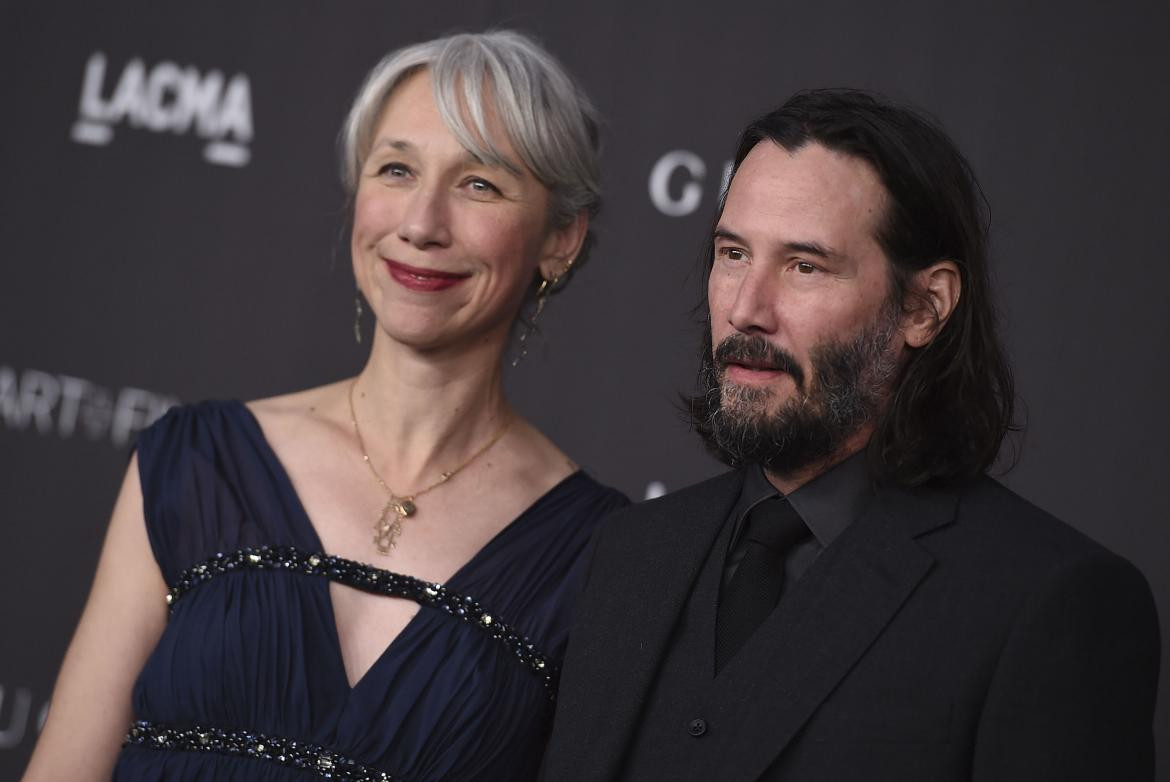 Keanu Reeves presentó a su novia en una alfombra roja