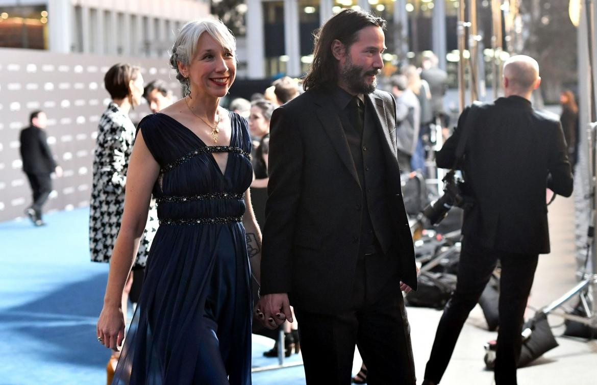 Keanu Reeves presentó a su novia en una alfombra roja