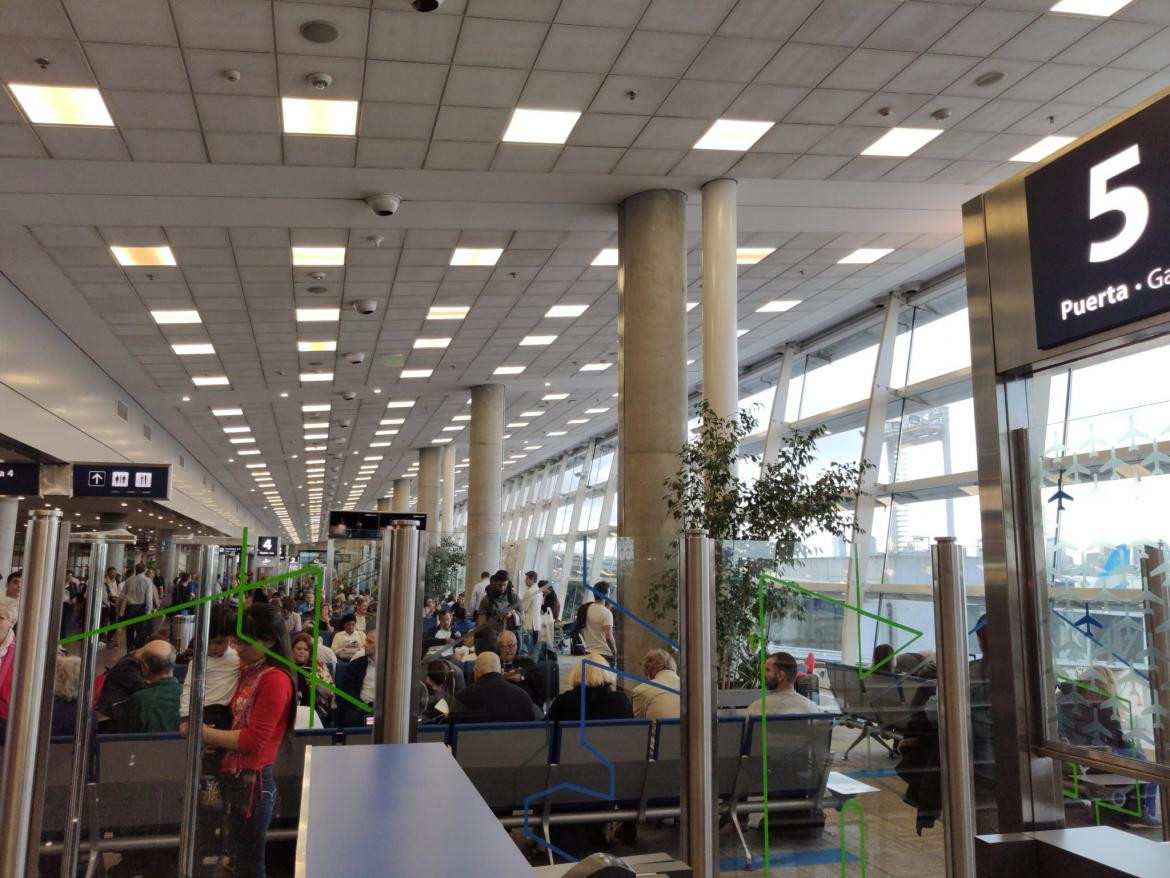 Demoras en Aeroparque y Ezeiza por asamblea de aeronáuticos